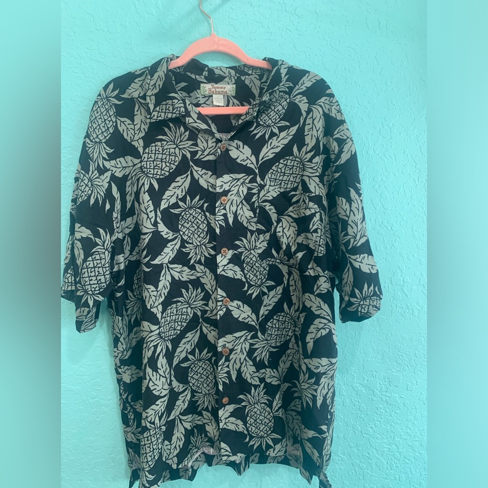 Tommy Bahama Black Shirt Pineapple Print Silk resort vacay beach pool L men’s